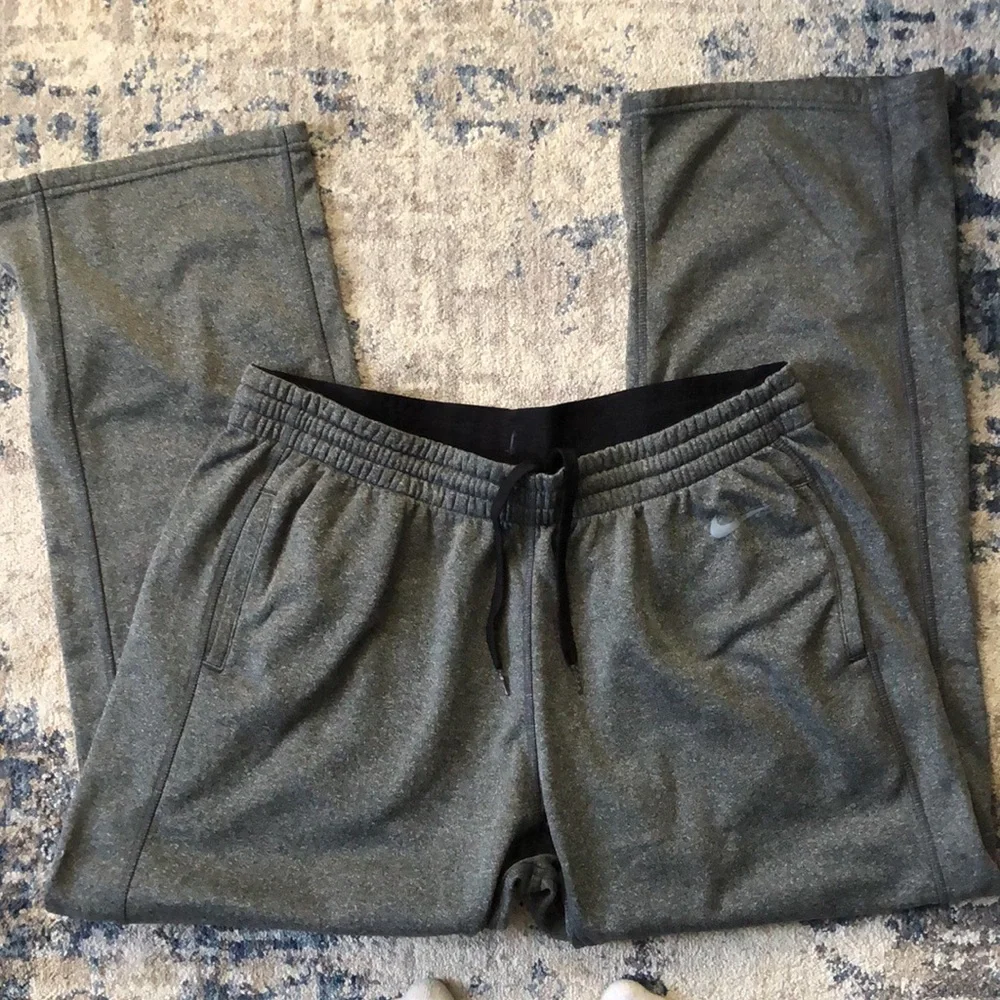 Men’s Nike Fleece Lined Sweatpants - Picture 2 of 5